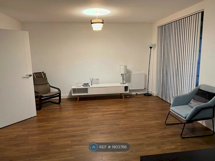 3 Bedroom Maisonette To Rent In Kingfisher Heights, London, E16