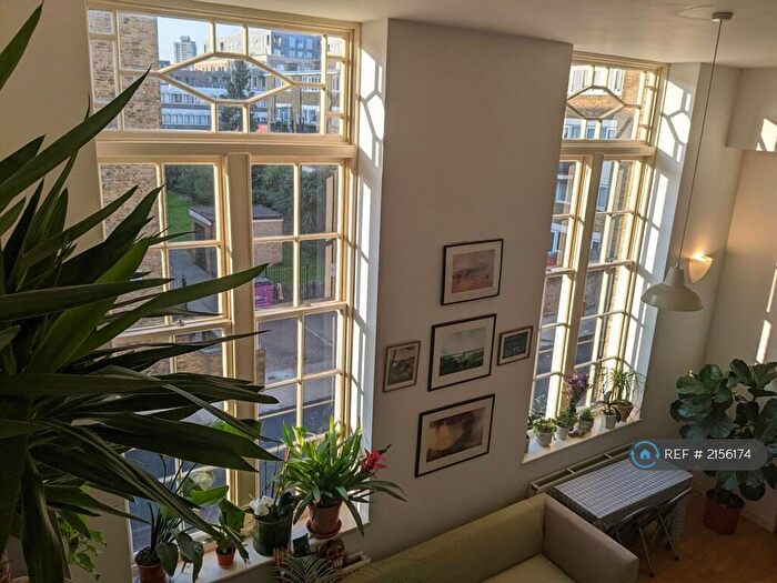 2 Bedroom Flat To Rent In Old School Square, London, E14