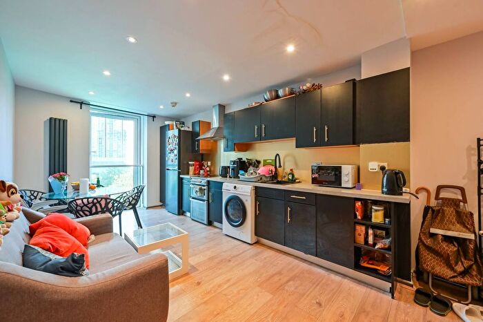 3 Bedroom Flat To Rent In Millharbour, Canary Wharf, London, E14