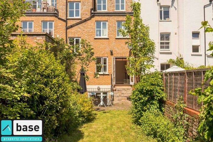 2 Bedroom Flat To Rent In Balls Pond Road, Islington, N1