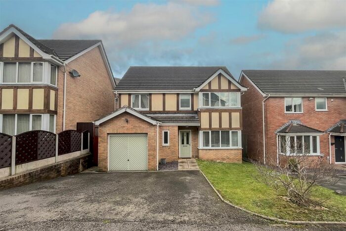 4 Bedroom Property For Sale In Woodside Walk, Cross Keys, Newport, NP11