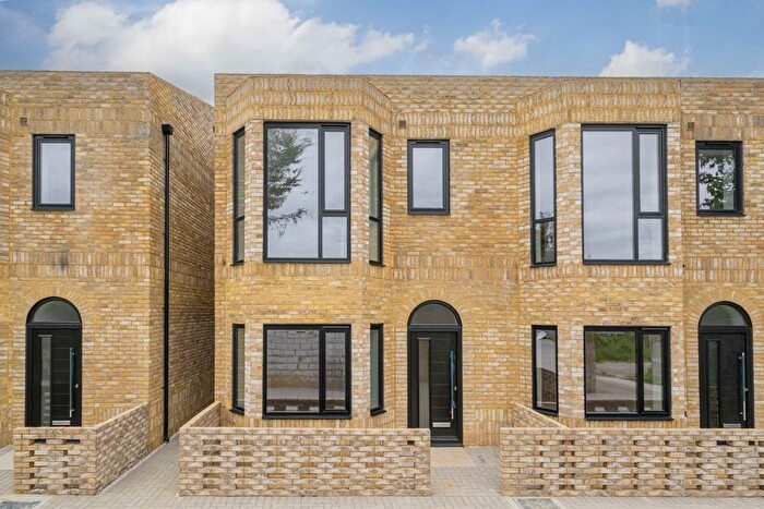 4 Bedroom Property For Sale In Bedfont Lane, Feltham, TW14