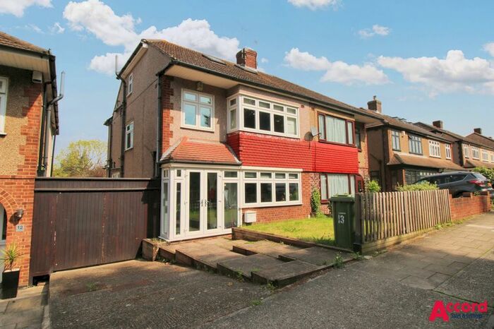 4 Bedroom Semi-Detached House To Rent In Pettits Boulevard, Romford, RM1