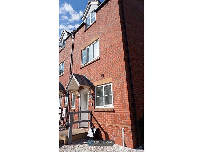 4 Bedroom End Of Terrace House To Rent In Eagleworks Drive, Walsall, WS3