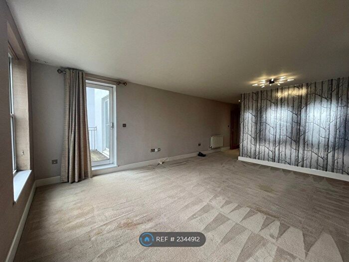 2 Bedroom Flat To Rent In Wooderson Court, Beckenham, BR3