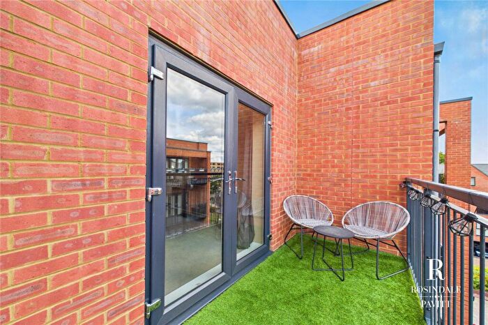 1 Bedroom Apartment For Sale In Rayon Close, Wallington, SM6