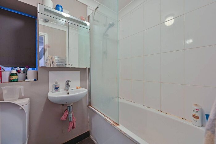 2 Bedroom Flat To Rent In Grange Road, Ealing, London, W5