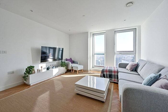 1 Bedroom Flat To Rent In Southwark Bridge Road, Elephant And Castle, London, SE1