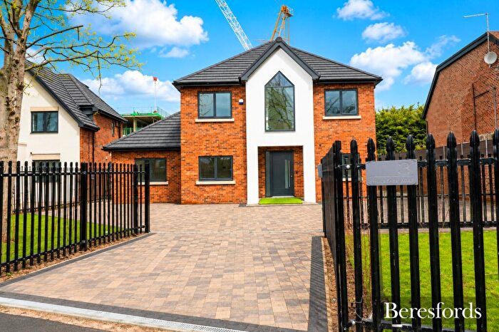 4 Bedroom Detached House To Rent In Garland Way, RM11