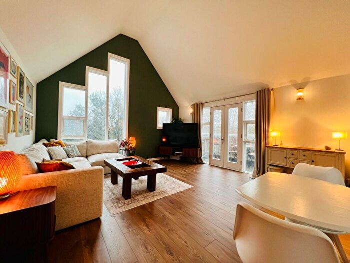 2 Bedroom Flat For Sale In Edgar Close, Kings Hill, ME19