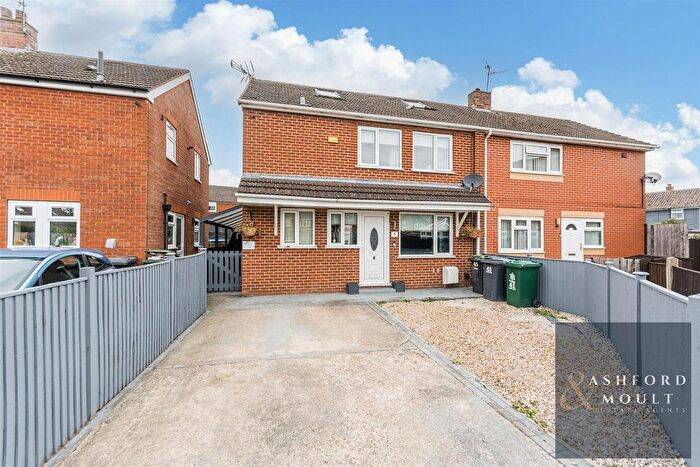 3 Bedroom Semi-Detached House For Sale In Flatts Lane, Calverton, Nottingham, NG14