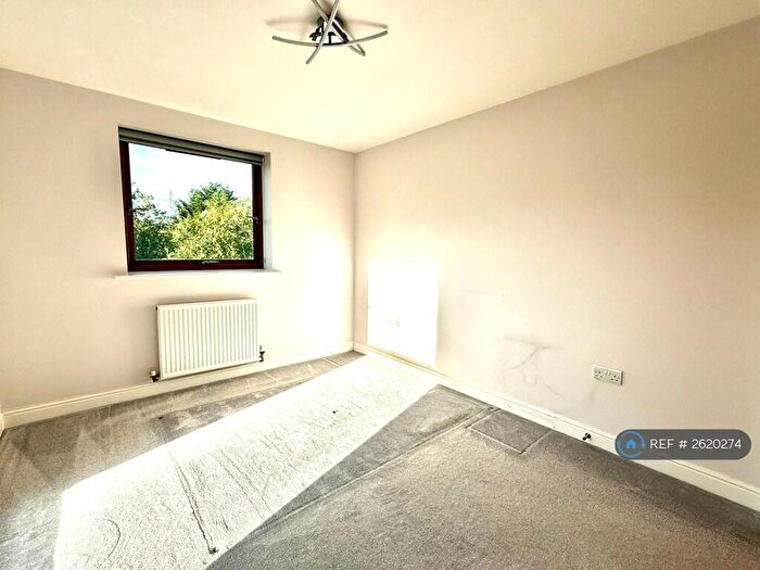 2 Bedroom Flat To Rent In Finlay Court, Crawley, RH10