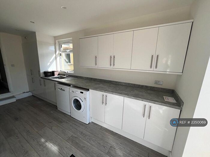 4 Bedroom Terraced House To Rent In Grove Park Avenue, Bristol, BS4