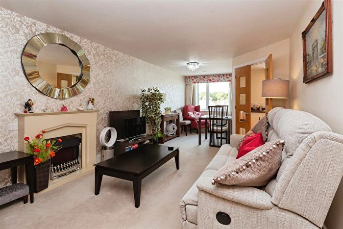 1 Bedroom Flat For Sale In Josiah Drive, Ickenham, UB10