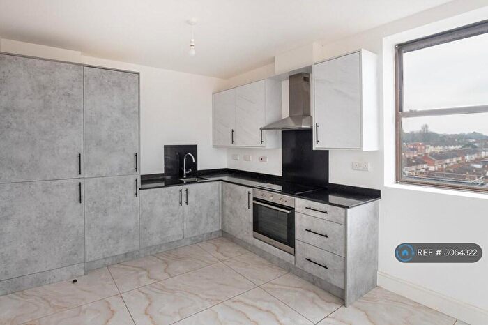 2 Bedroom Flat To Rent In Wiltshire Court, Swindon, SN1