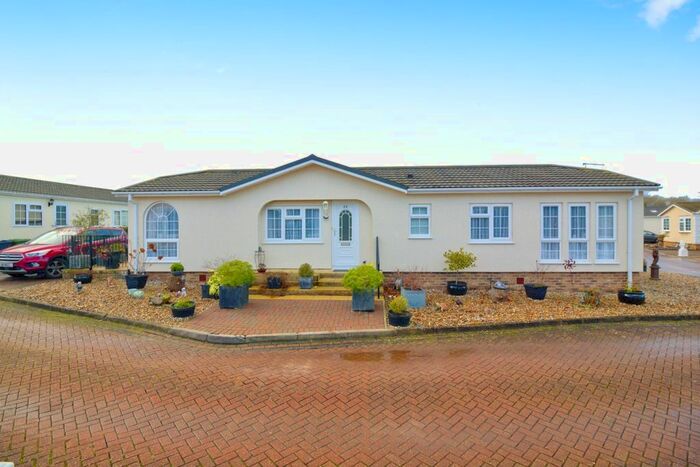 2 Bedroom Park Home For Sale In Woodlands Lodge Park, Biddenden, Ashford, TN27