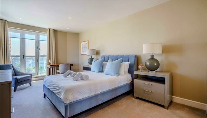 2 Bedroom Apartment To Rent In Westferry Circus, London, E14