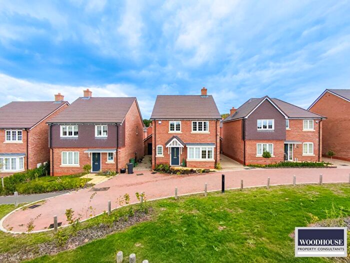 4 Bedroom Detached House To Rent In Elizabeth Gardens, Goffs Oak, EN7