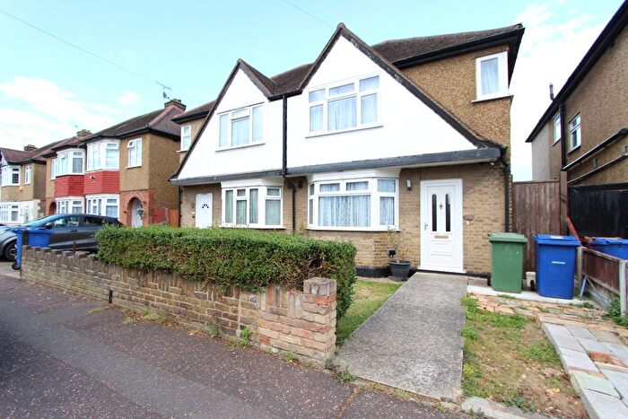 3 Bedroom Town House To Rent In , Heathview Road, Grays, RM16