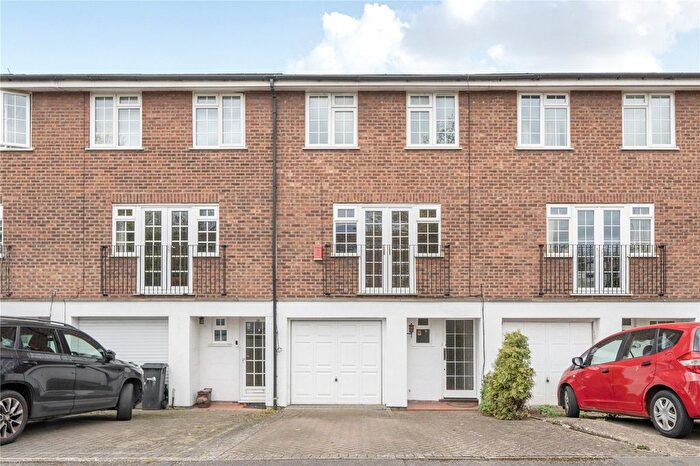 4 Bedroom Terraced House For Sale In Colonels Walk, The Ridgeway, Enfield, EN2