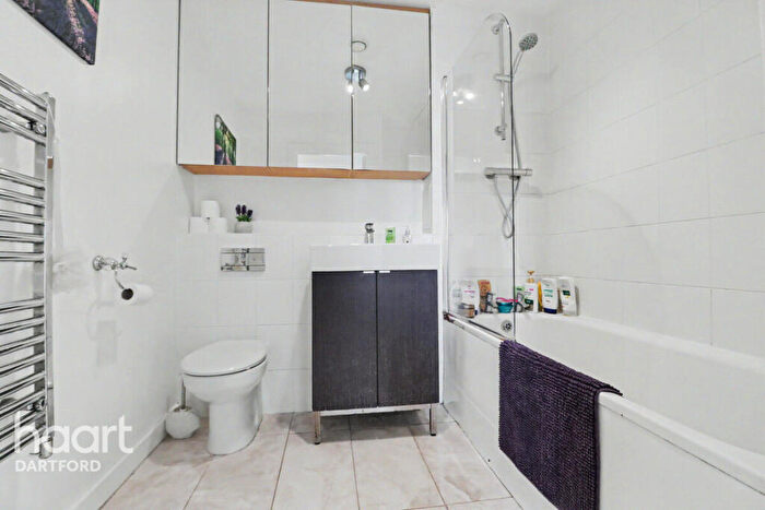 2 Bedroom Apartment For Sale In Little Brights Road, Belvedere, DA17