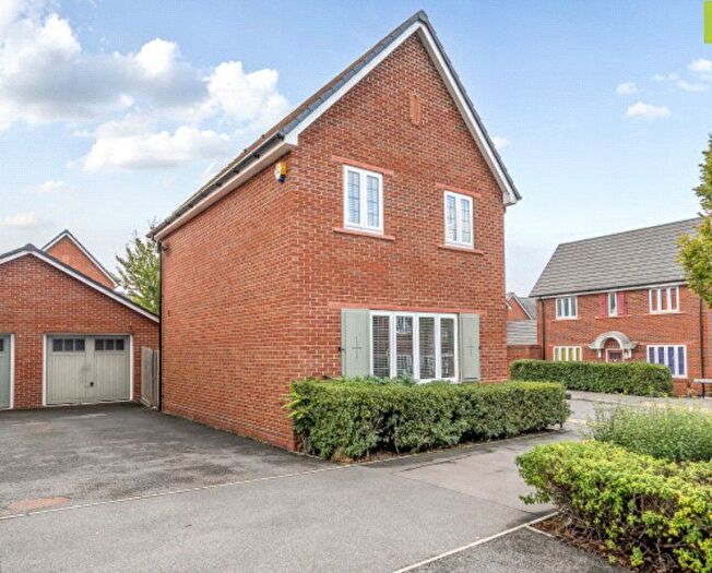 3 Bedroom Detached House For Sale In Porthcawl Drive, Binfield, Bracknell, Berkshire, RG42