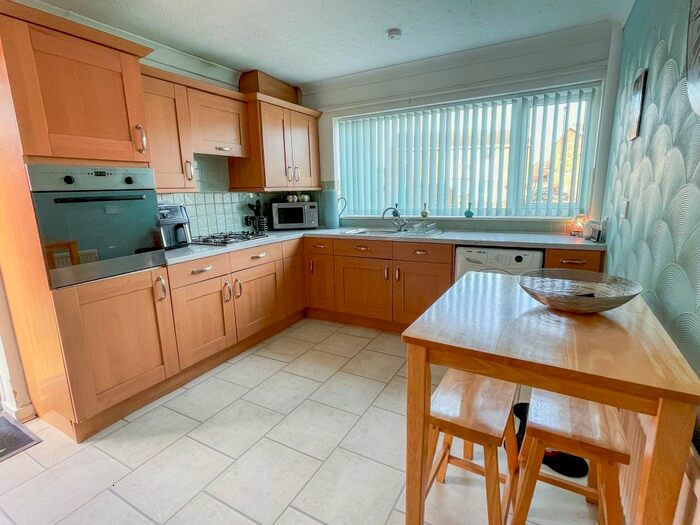 2 Bedroom Detached Bungalow To Rent In The Lings, Armthorpe, Doncaster, DN3