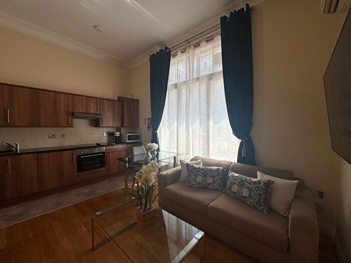 3 Bedroom Flat To Rent In Cromwell Road, London, SW7