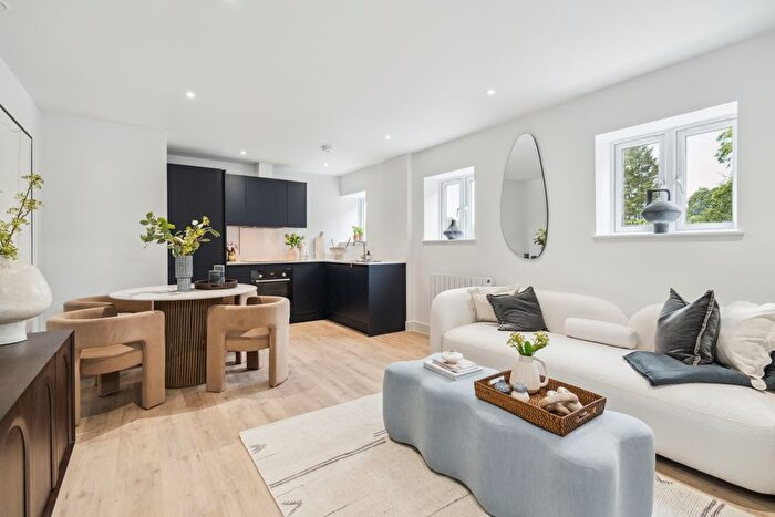 2 Bedroom Flat To Rent In Market Place, Chalfont St. Peter, Gerrards Cross, SL9