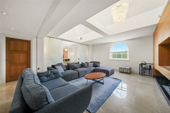 4 Bedroom Flat To Rent In York Terrace West, Marylebone, London, NW1