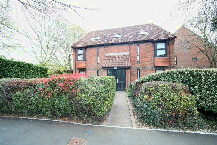 1 Bedroom Flat To Rent In Alexander Close, Barnet, EN4