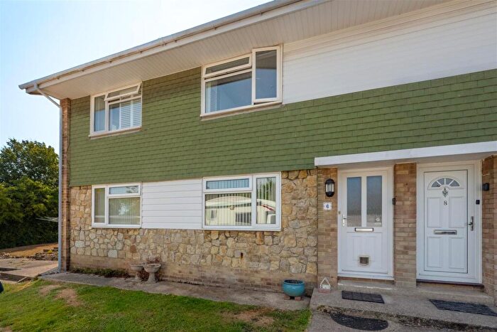 2 Bedroom Apartment For Sale In Cypress Close, Whitstable, CT5