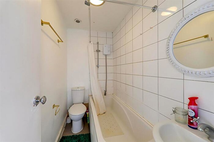 1 Bedroom Flat For Sale In Oxford Road, Worthing, BN11