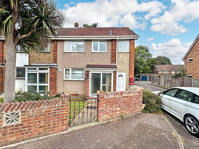 5 Bedroom End Of Terrace House For Sale In Wakeley Road, Rainham, Gillingham, Kent, ME8