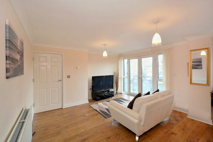 1 Bedroom Flat To Rent In Batwa House, Varcoe Road, London, SE16