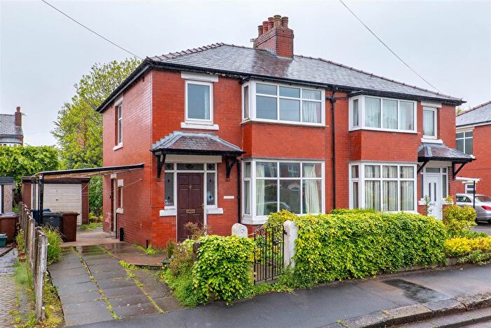 3 Bedroom Semi Detached House For Sale In Haydock Avenue, Leyland, PR25