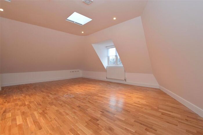 1 Bedroom Apartment To Rent In Flat - Endsleigh Road, Merstham, Surrey, RH1
