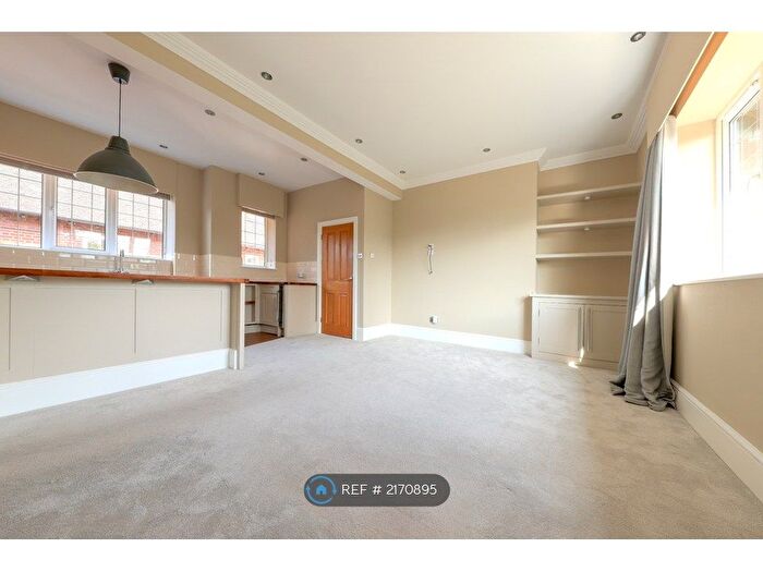 2 Bedroom Flat To Rent In Englefield, Bromley, BR1