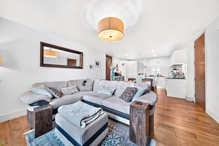 2 Bedroom Flat For Sale In Corben Mews, London, SW8