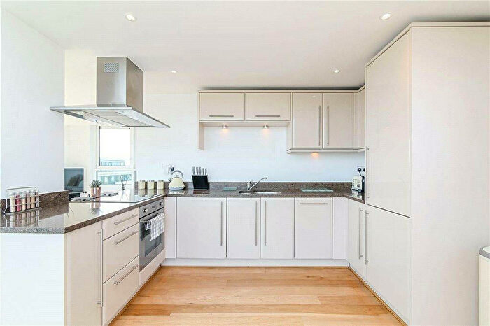 3 Bedroom Flat To Rent In Drift Court, Basin Approach, E16