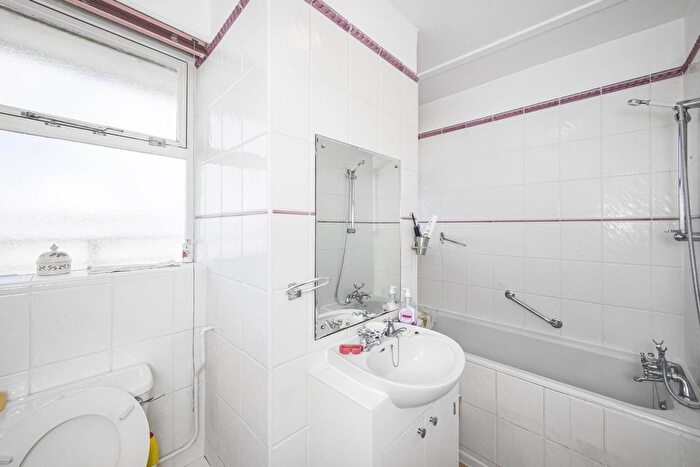 2 Bedroom Flat For Sale In Chippendale House, London, SW1V