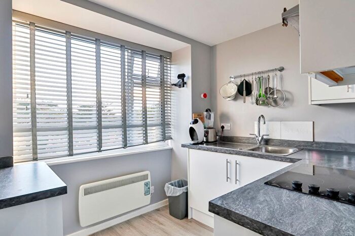 1 Bedroom Flat For Sale In Palm Court, Christchurch Road, Bournemouth, Dorset, BH1