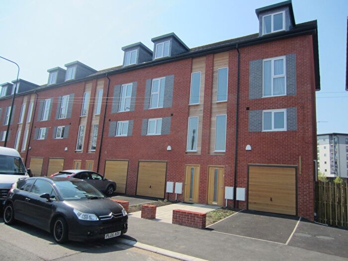 4 Bedroom Terraced House To Rent In East Union Street, Old Trafford, Manchester, M16