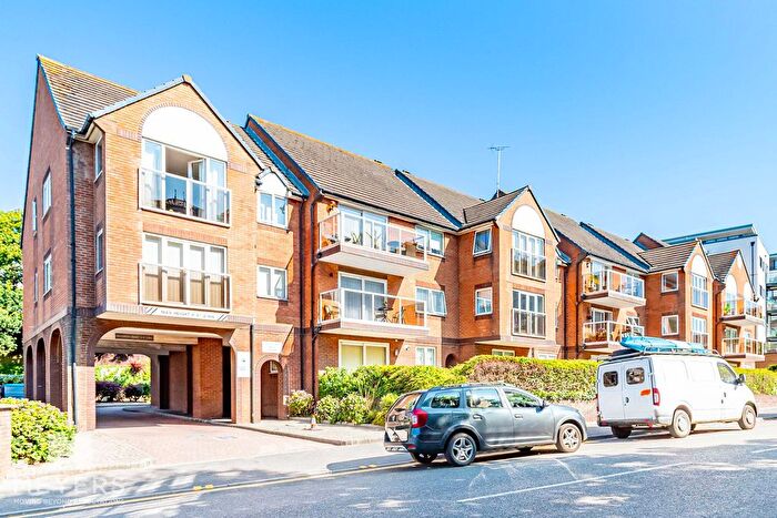 2 Bedroom Flat To Rent In Sea Road, Bournemouth, BH5