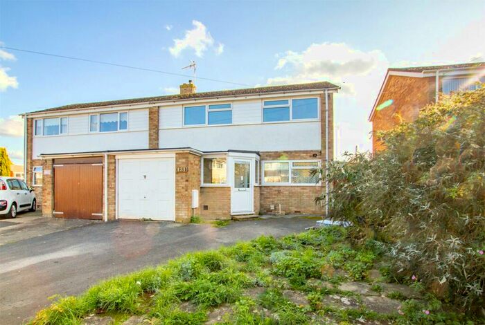 3 Bedroom Semi-Detached House To Rent In Colwell Drive, Witney, Oxfordshire, OX28