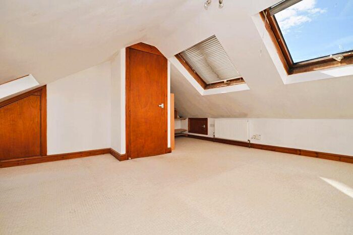 3 Bedroom Terraced House For Sale In Seaforth Avenue, Motspur Park, KT3