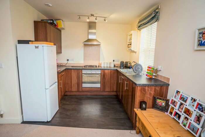 1 Bedroom Flat To Rent In Sandhurst Apartments, Corunna Court, LL13