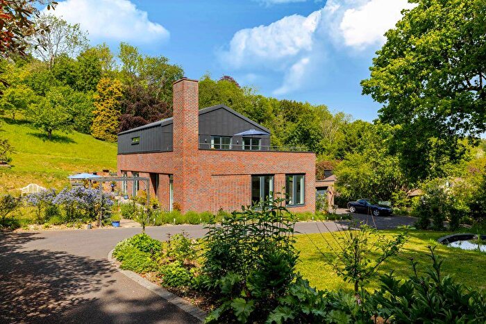 4 Bedroom Detached House For Sale In Slines Oak Road, Caterham, CR3