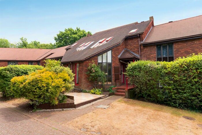 1 Bedroom Terraced House To Rent In Robinwood Grove, Uxbridge, UB8