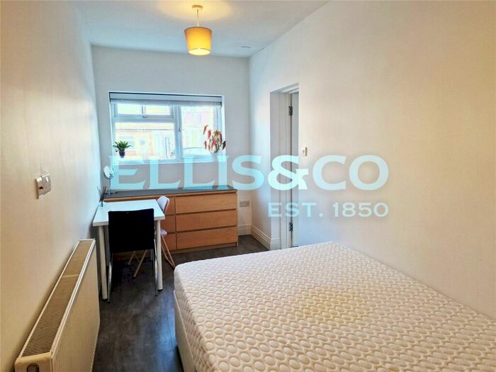 Studio To Rent In Rugby Close, Harrow, HA1